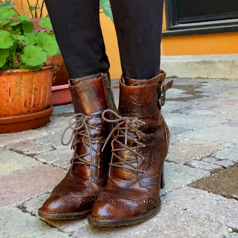 BORN CROWN SERIES Oxford Brogue Crinkle Leather Boot Sz 8.5 Block Heel